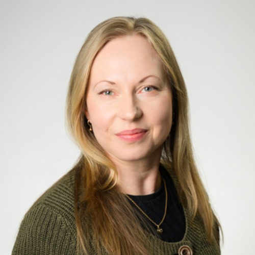 Anne  Karhapää